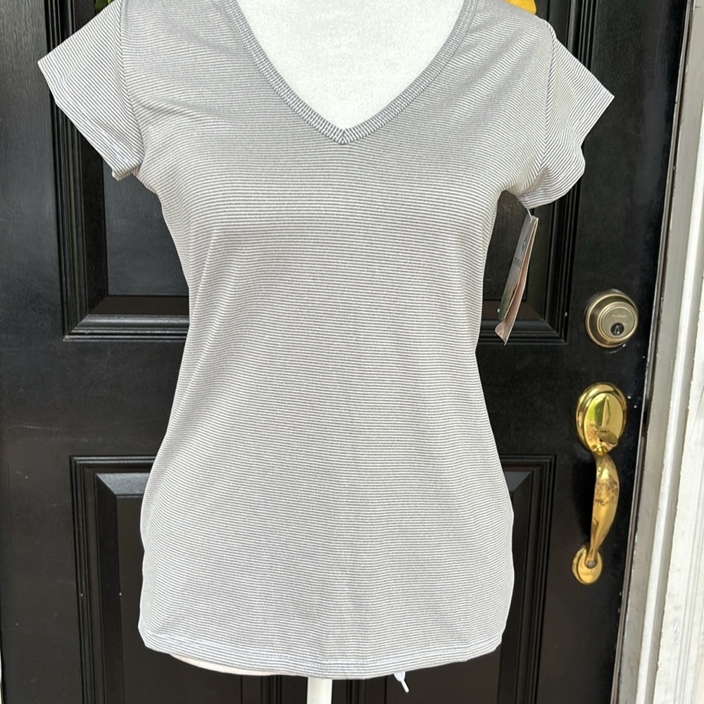 NWT Women’s Stonewear Top